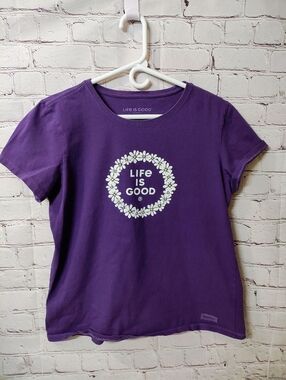 Life is Good Purple Daisy Wreath Large Crusher Crew T Shirt